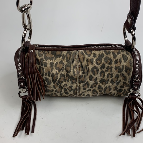 B Makowsky Leopard Print leather trim Fringe tassel Barrel bag Zip Crossbody - Picture 6 of 16
